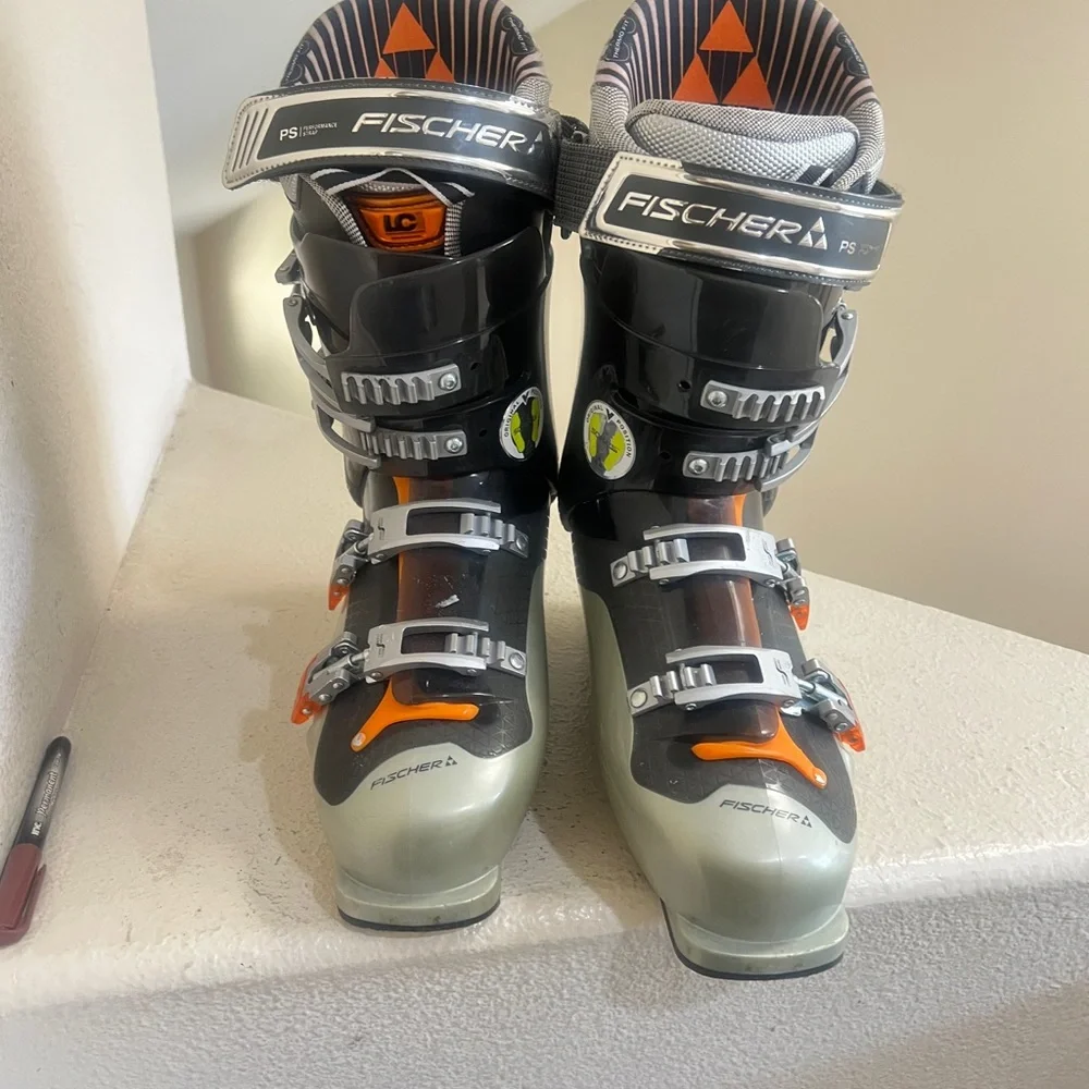 FISCHER Soma MX9 Ski Boots,‎ Size 27.5, Soma Tec